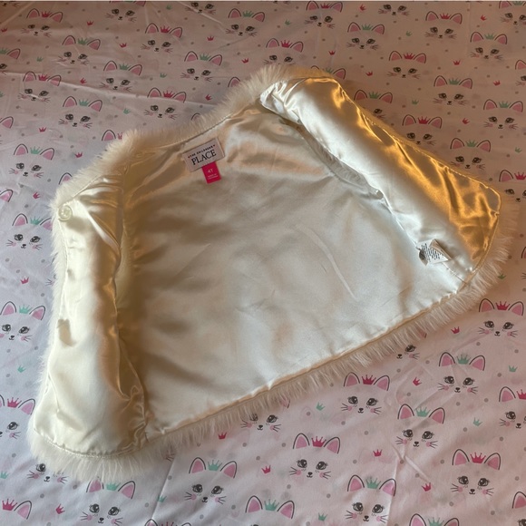 5 for $20-Children’s Place Faux white fur vest-Size 4T-Excellent used condition - Picture 5 of 7